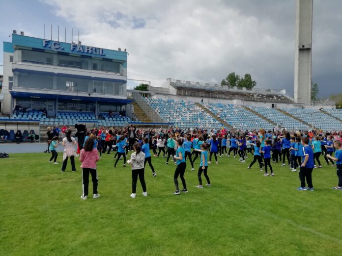 23 August, în variantă modernă, pe un stadion care stă să cadă!