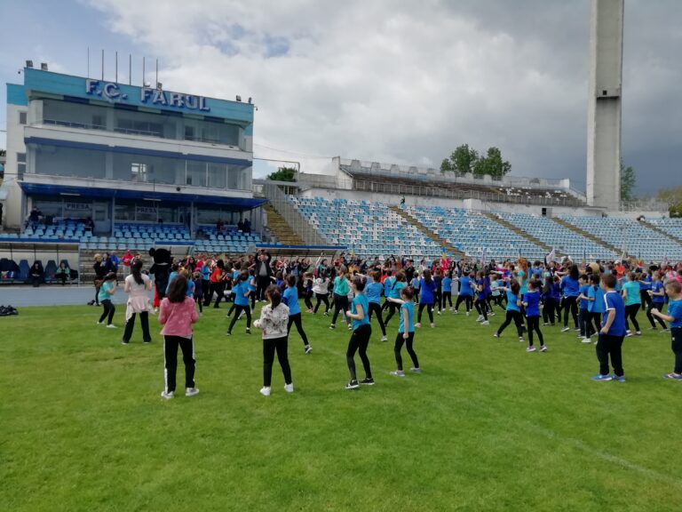 23 August, în variantă modernă, pe un stadion care stă să cadă!