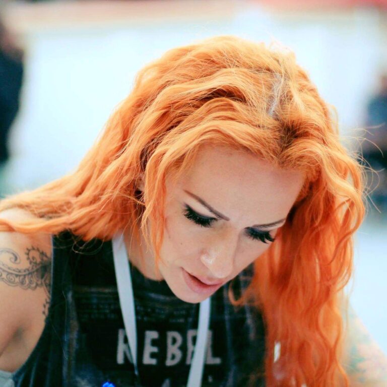 Elena Cristofor, pictorița care dă viață tatuajelor