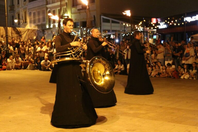 Sărbătoare pe străzile Constanţei la ART DISTRICT