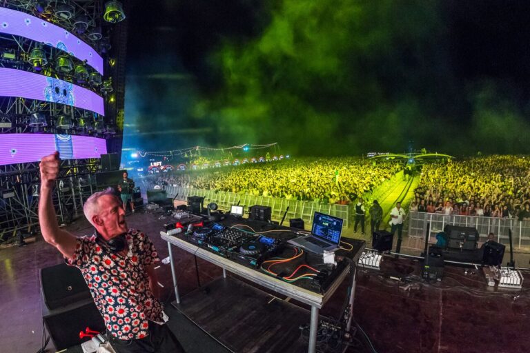 Afrojack şi Fatboy Slim, show de zile mari la NEVERSEA