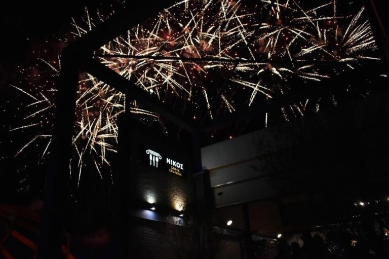 Grec pentru o zi la Nikos Greek Taverna