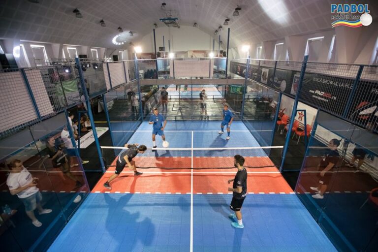 Cu mingea între pereţi de sticlă