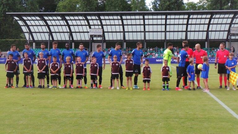 Sezonul premierelor pentru oamenii “Regelui”