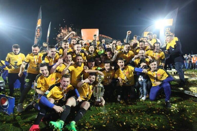 Fotbal e pe teren, nu la tribunal!