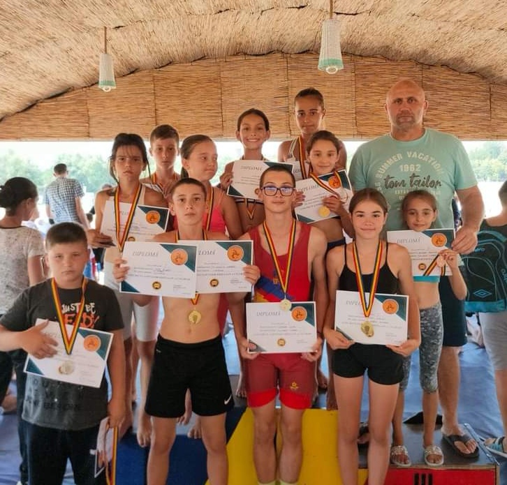 Zece medalii pentru micii luptători de la CS Victoria Cumpăna