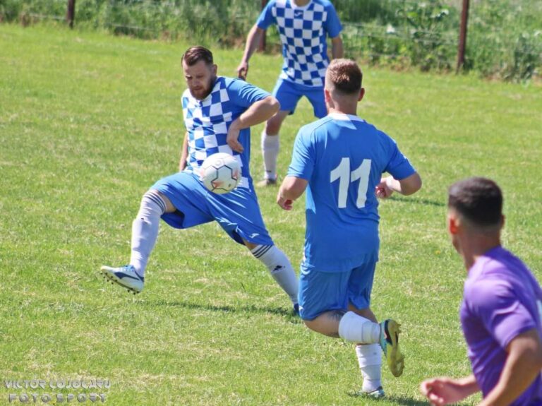 Liderele celor trei serii din Liga a V-a s-au distanțat în fruntea clasamentelor