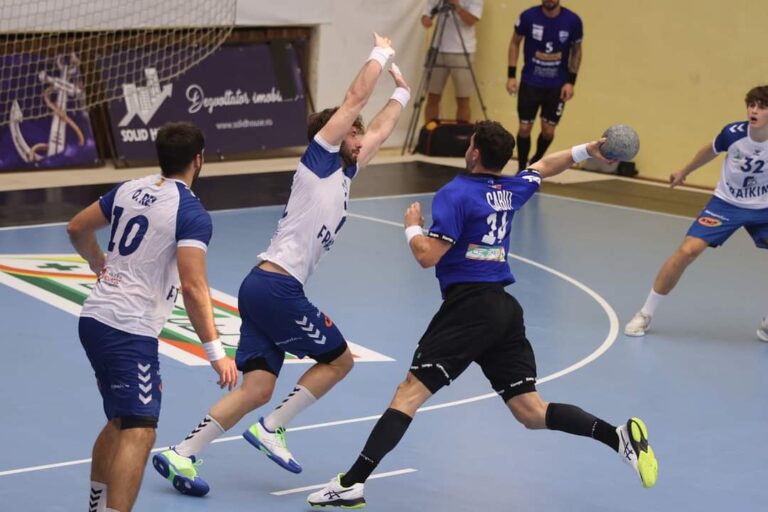 Meci tare pentru handbaliștii de la CSM Constanța în Sala Sporturilor
