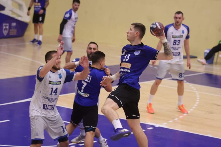 Miză dublă pentru handbaliștii de la CSM Constanța la Bacău