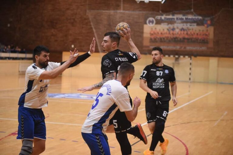 Derby încins pe teren propriu pentru handbaliștii de la CS Medgidia