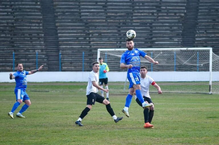 Victorii zdrobitoare pentru fruntașele Ligii a IV-a