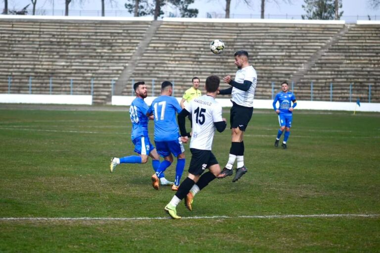 Rundă cu meciuri complicate pentru fruntașele Ligii a IV-a