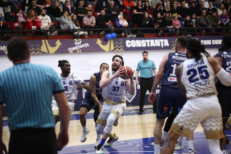Duel cu miză mare pentru baschetbaliștii de la CSM Constanța în Sala Sporturilor