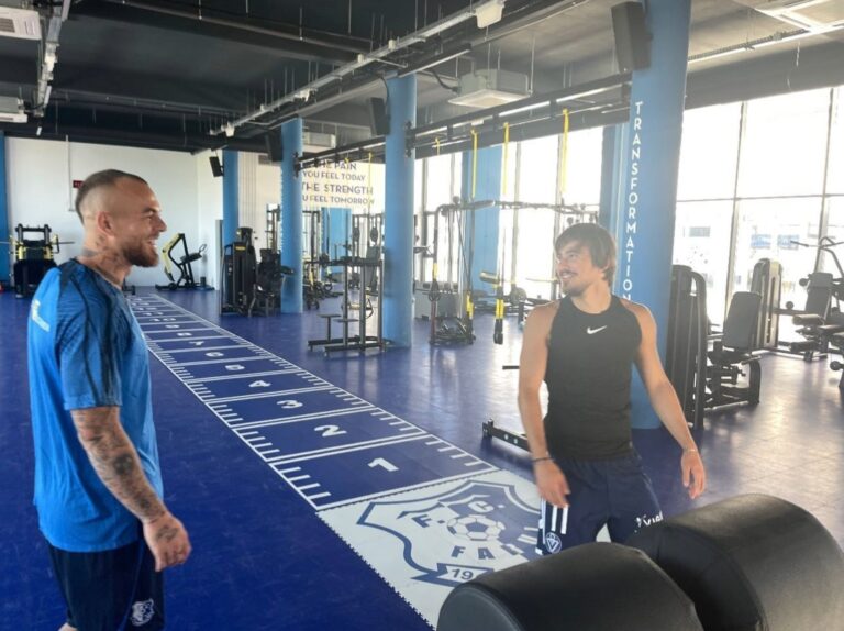 Alexi Pitu și Bogdan Țîru se antrenează în curtea Farului