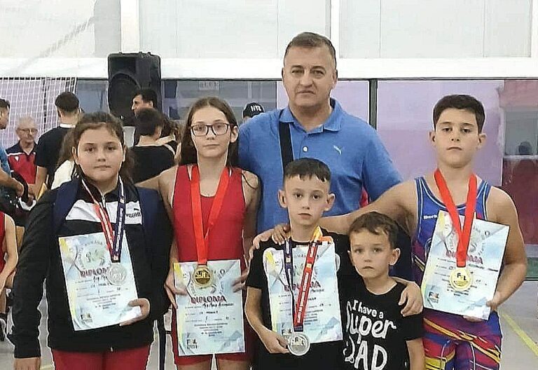 Medalii pentru micii luptători de la CS Medgidia la Naționalele U10 și U8