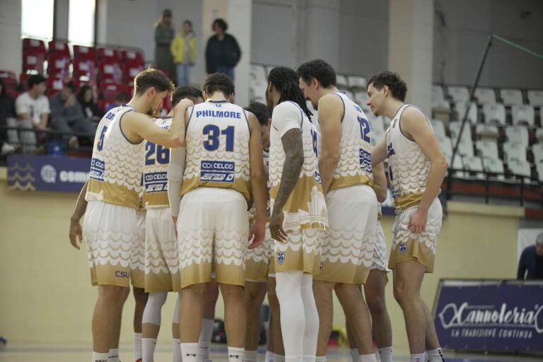 Adversar tare pentru baschetbaliștii de la CSM Constanța în Sala Sporturilor