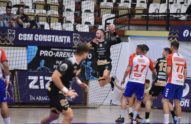 Meci dificil pentru handbaliștii de la CSM Constanța în Sala Sporturilor