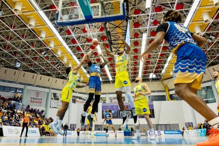 CSM Constanța forțează surpriza în duelul cu CSM Corona Brașov din Sala Sporturilor