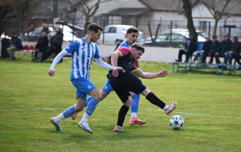 Derby-uri cu înfrângeri pentru liderele din două serii în etapa de duminică din Liga a V-a