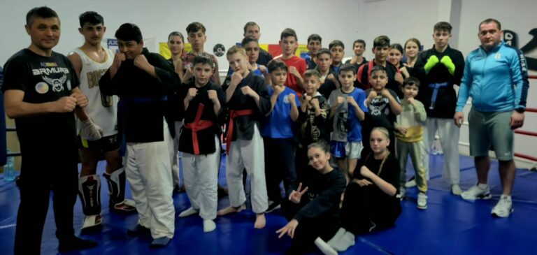 Sparring între sportivii de la Axiopolis Cernavodă și CS Medgidia, înainte de Cupa României la Kempo K1