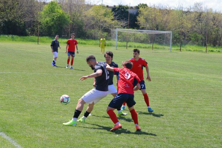 Start fără schimbări de lider în play-off-ul celor trei serii din Liga a V-a