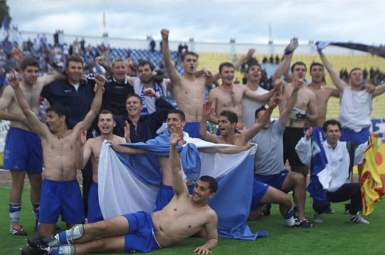 CE INIȚIATIVĂ! Tribuna B dă un exemplu pentru alb-albaștri la returul cu Chindia!
